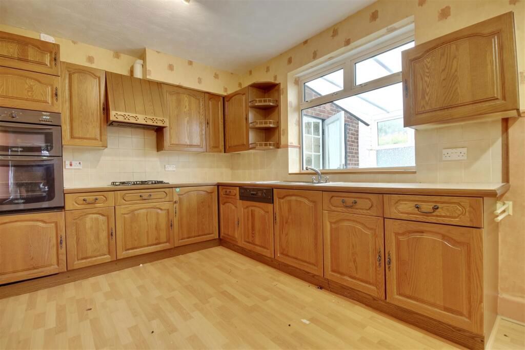 Property photo 2 of 28