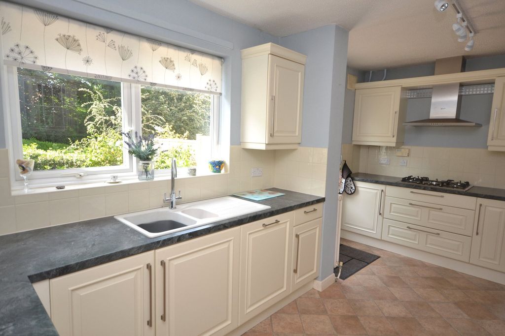 Property photo 2 of 14 Kitchen