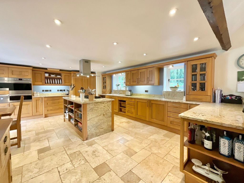 Property photo 3 of 28