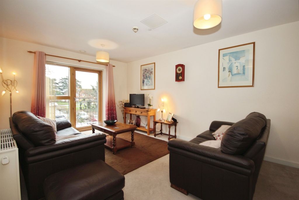 Property photo 2 of 17