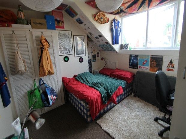 Property photo 3 of 12 A Cozy Bedroom Featuring A Single Bed With A Color...