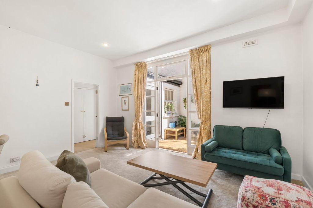 Property photo 3 of 18