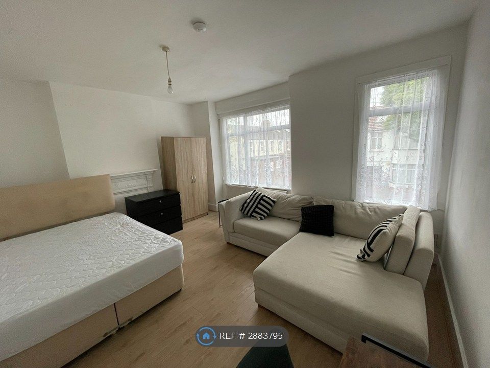 Property photo 1 of 22 Master Bedroom