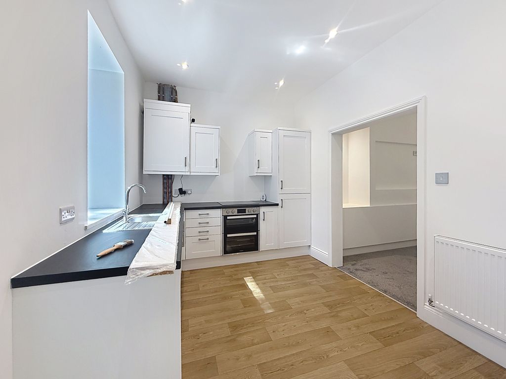 Property photo 2 of 17 Newly Fitted Kitchen