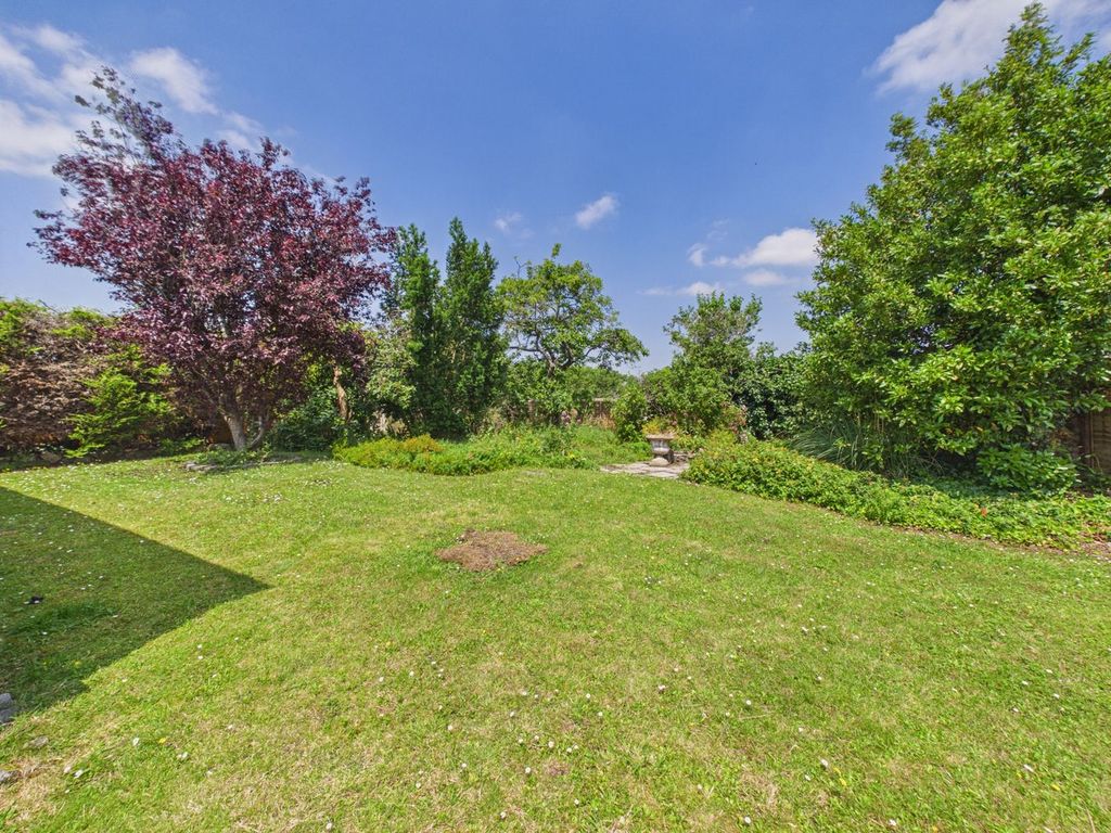 Property photo 2 of 28