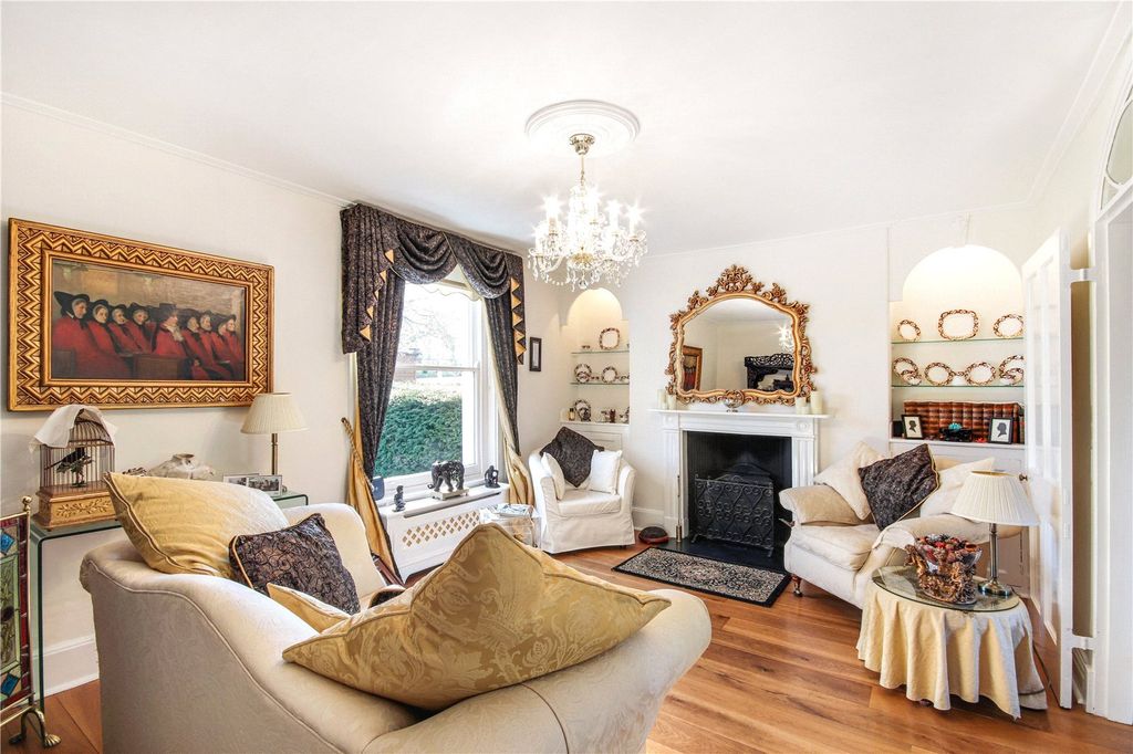 Property photo 3 of 18 Sitting Room