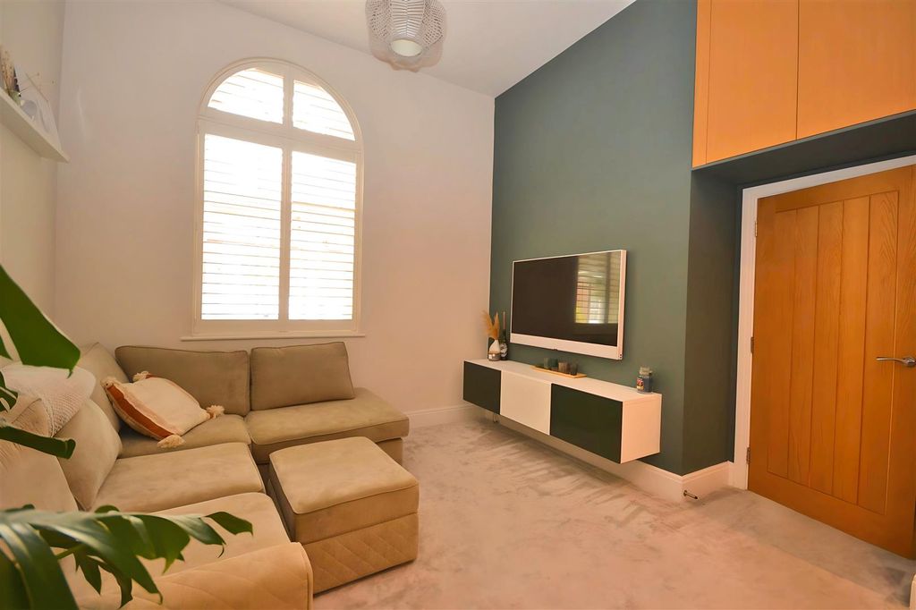 Property photo 2 of 8 3.Jpg