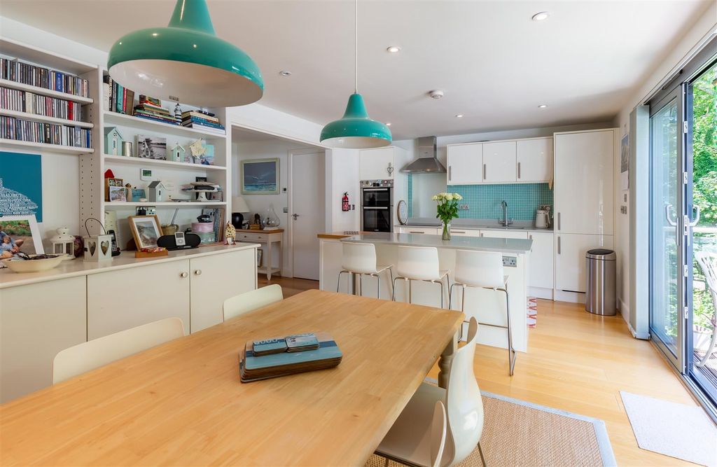 Property photo 1 of 36