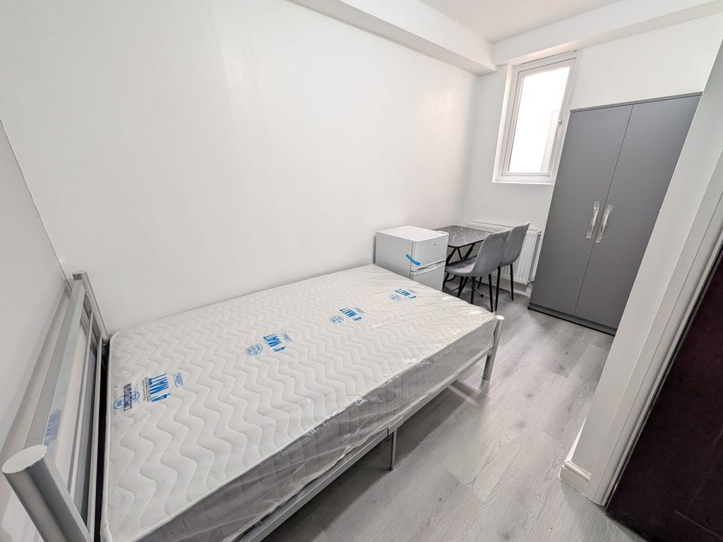 Property photo 3 of 9 Room 1