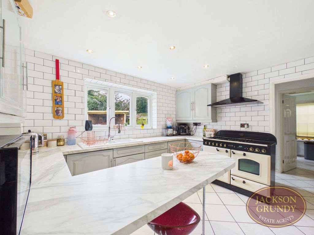 Property photo 3 of 26 Valentine Way