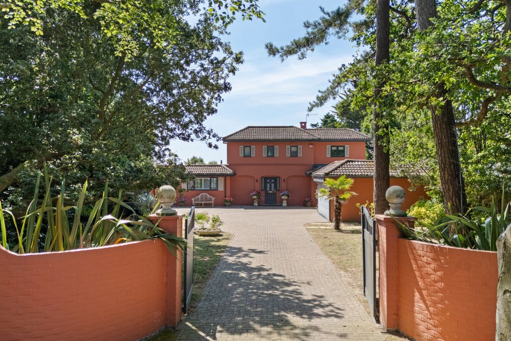 Property photo 1 of 30