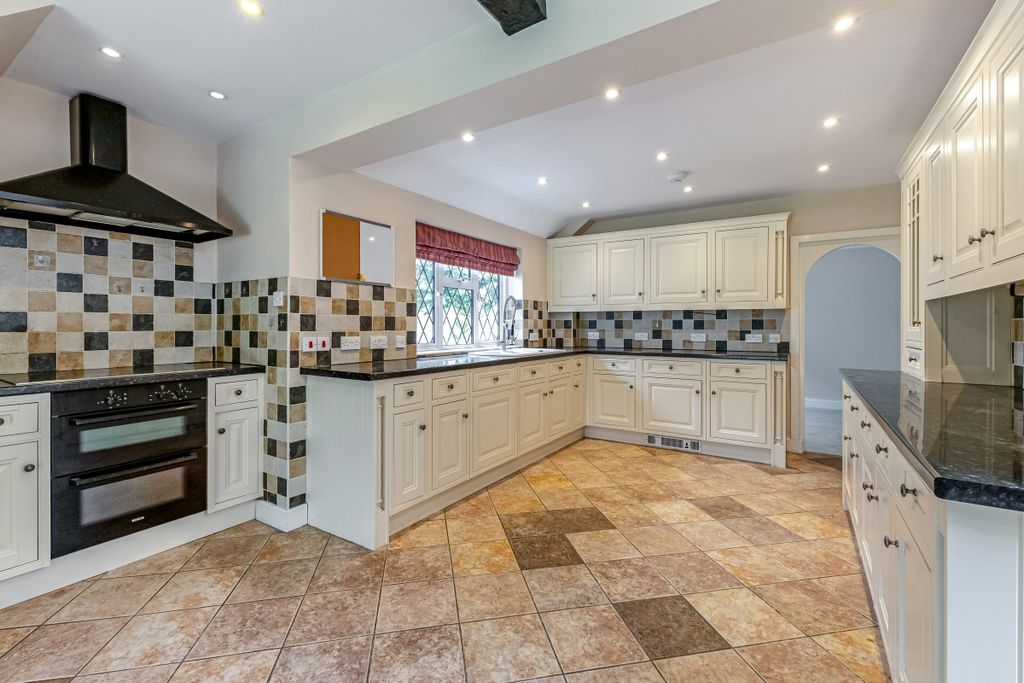 Property photo 2 of 25 110872_Magnolia C...