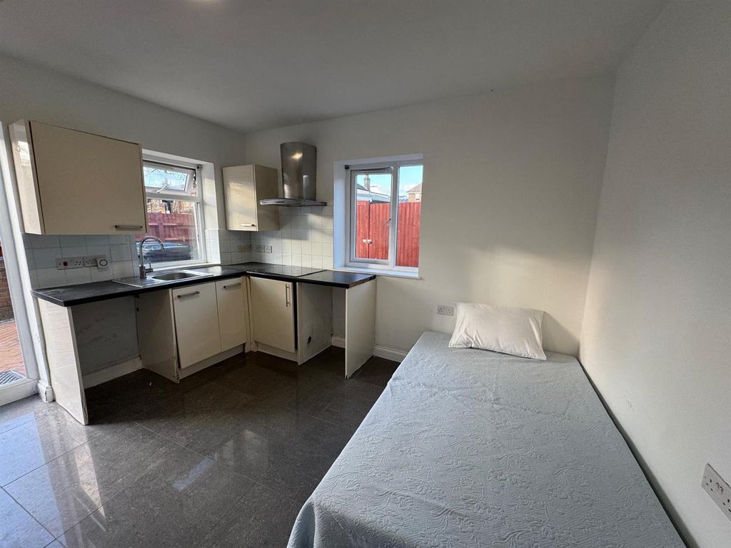 Property photo 3 of 4 1000047354.Jpg