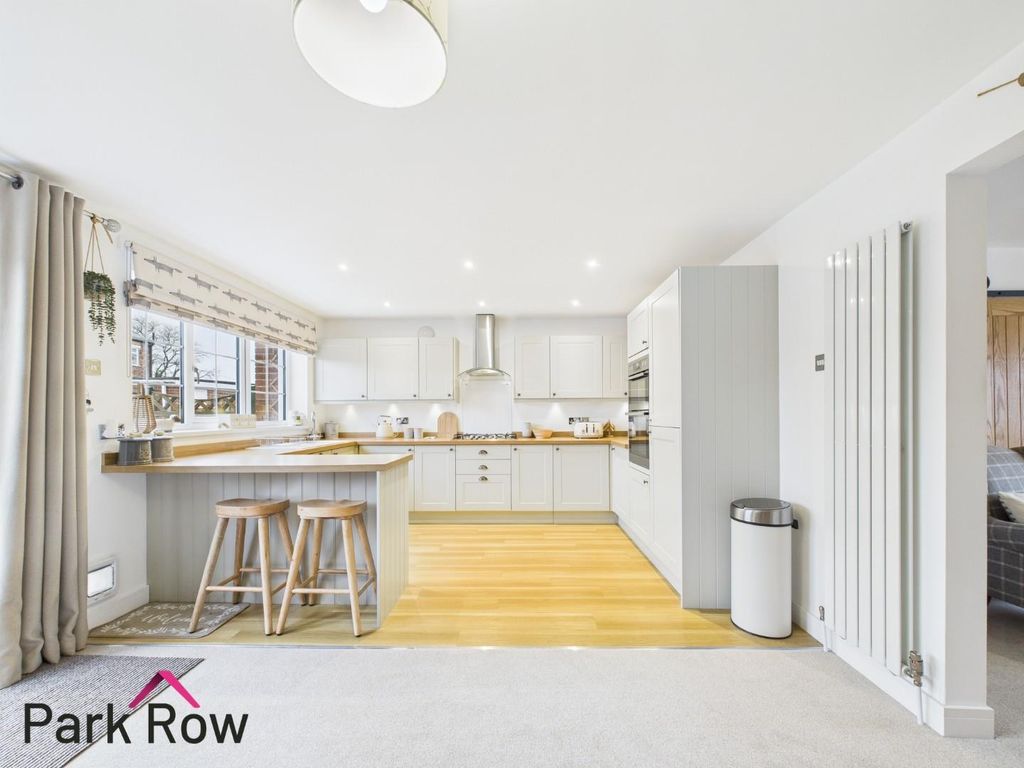 Property photo 2 of 27