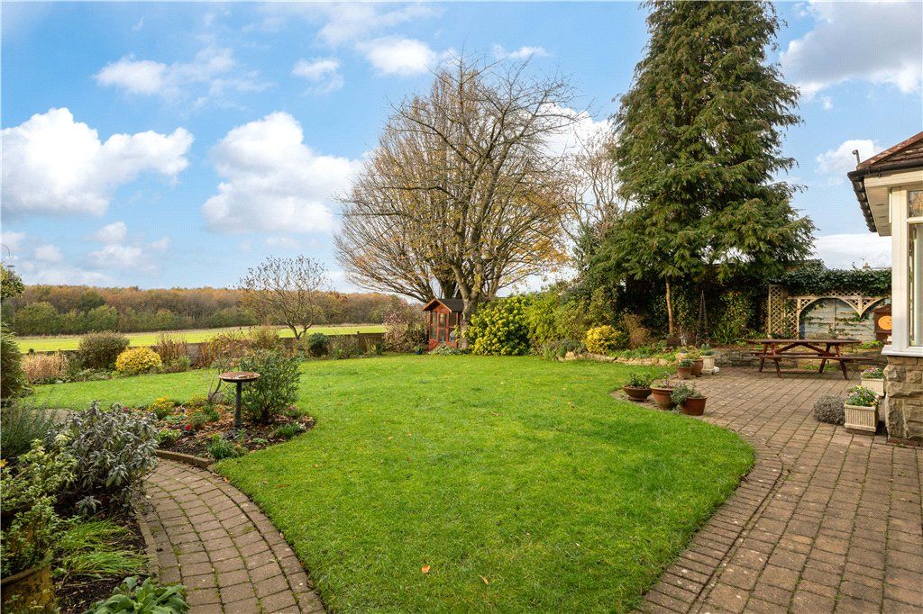 Property photo 3 of 27 Fabulous Garden