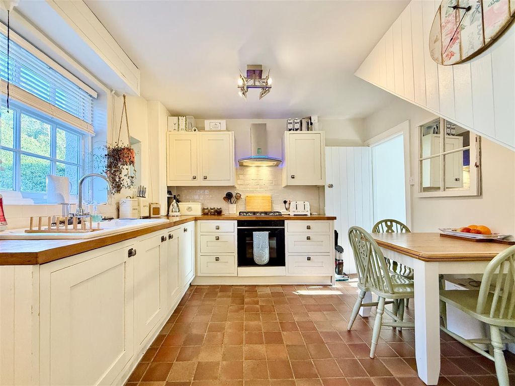 Property photo 3 of 22 Kitchen (2).Jpg