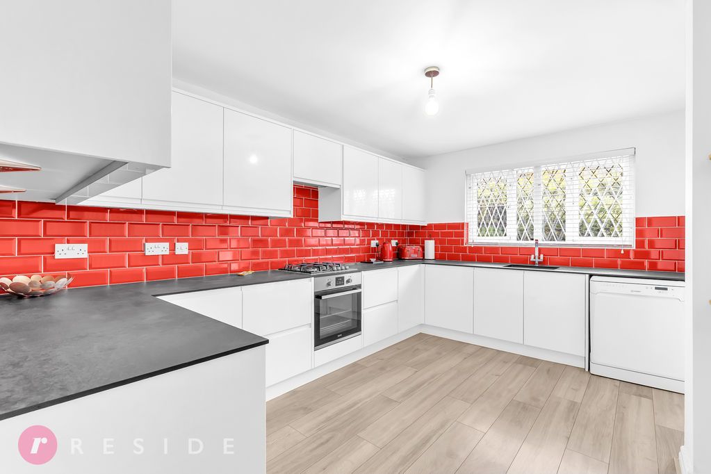 Property photo 3 of 26 Kitchen
