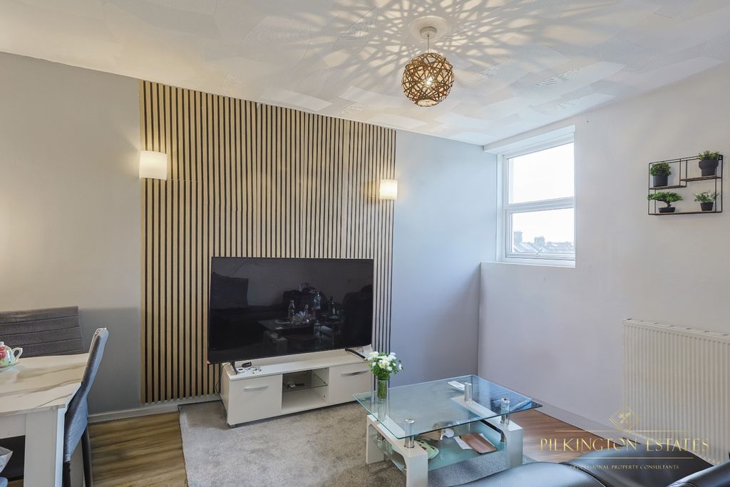 Property photo 2 of 9 4294312