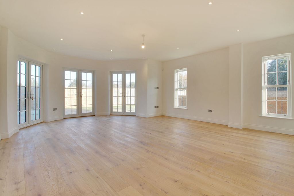 Property photo 3 of 19
