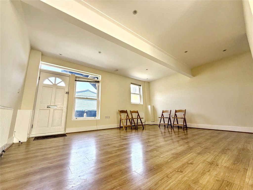 Property photo 2 of 11 Picture No. 12