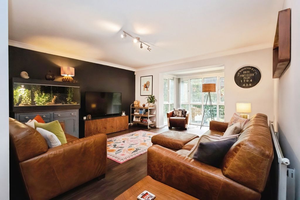 Property photo 2 of 18 Pbox-Img.Jpg