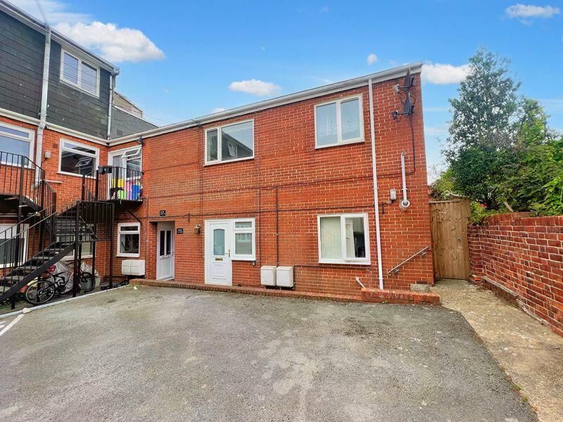 Property photo 3 of 14 Rosslyn.Jpg