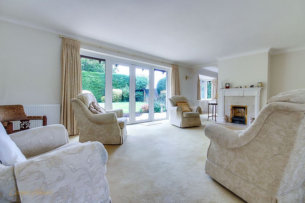 Property photo 3 of 21 Sitting Room