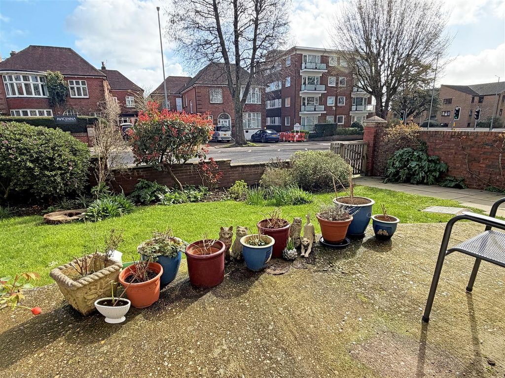 Property photo 2 of 13 Patioa.Jpg