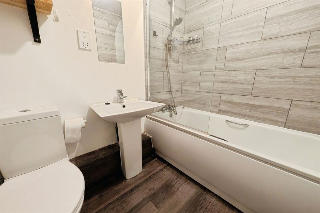Property photo 3 of 7 (Main)