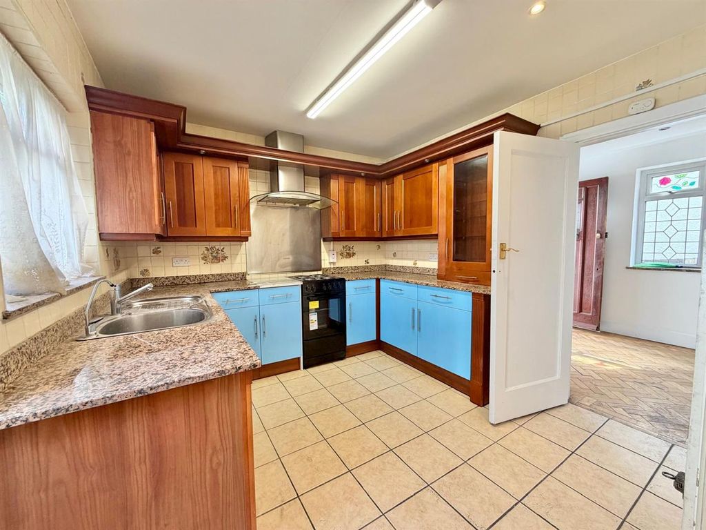 Property photo 3 of 10 Davidson Frost-Wellings, Dfw, Montgomery, Kitchen.