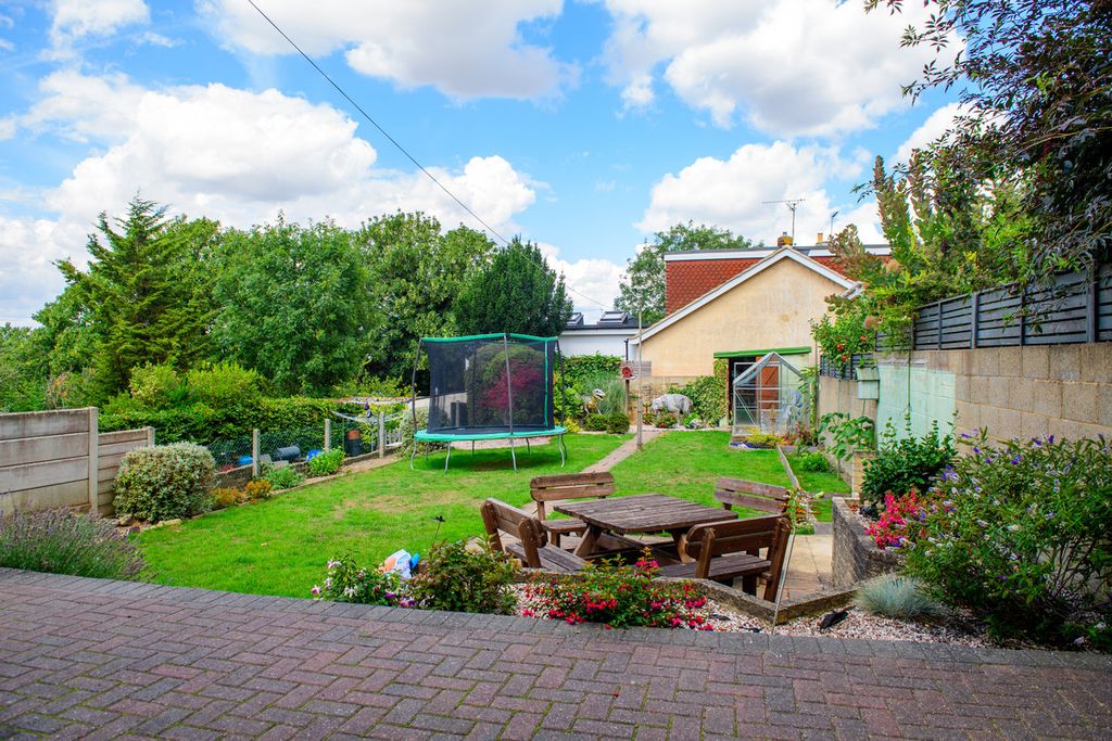 Property photo 2 of 18