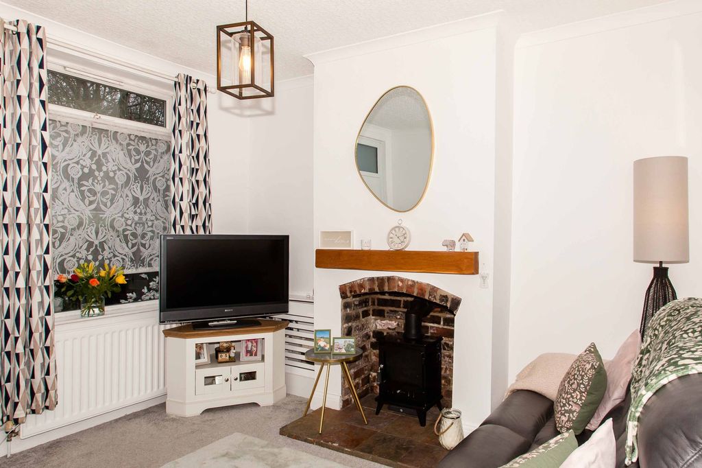 Property photo 3 of 28