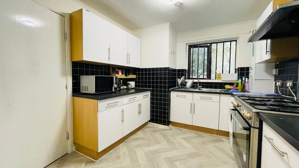 Property photo 2 of 7 Gallery