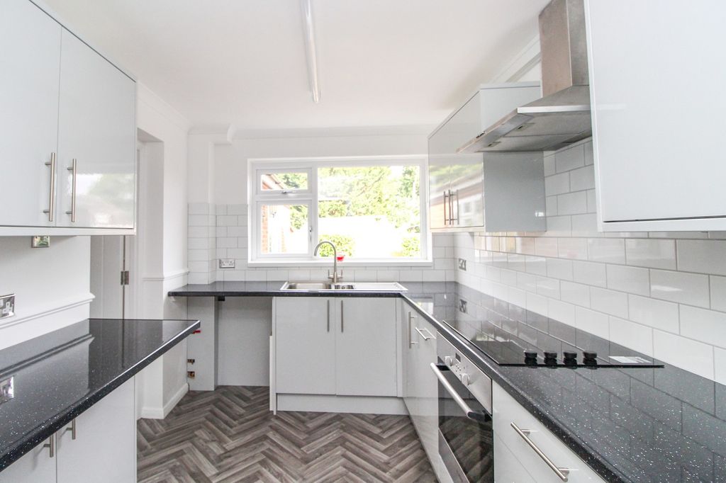 Property photo 3 of 14 Kitchen
