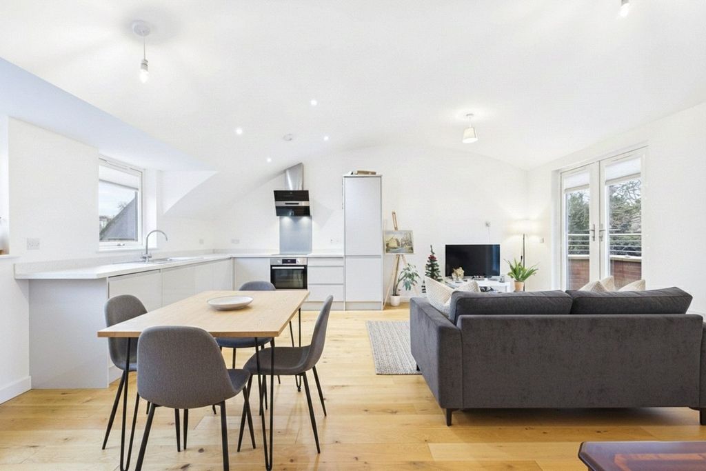 Property photo 2 of 8 Picture No. 11