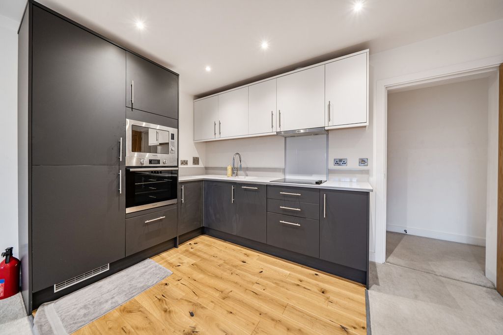 Property photo 3 of 12 1428843-12-69B53c...