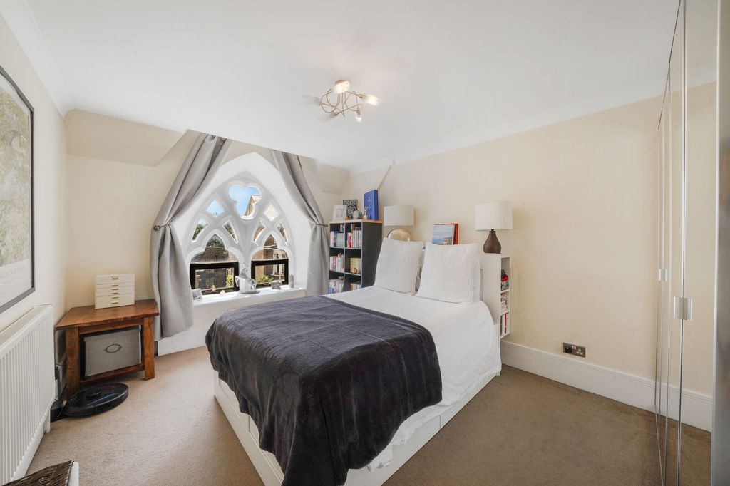 Property photo 3 of 12