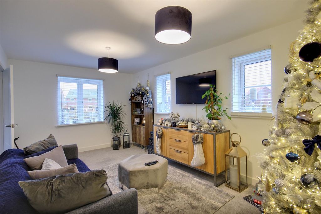 Property photo 2 of 11 Foster Grove (9).Jpg