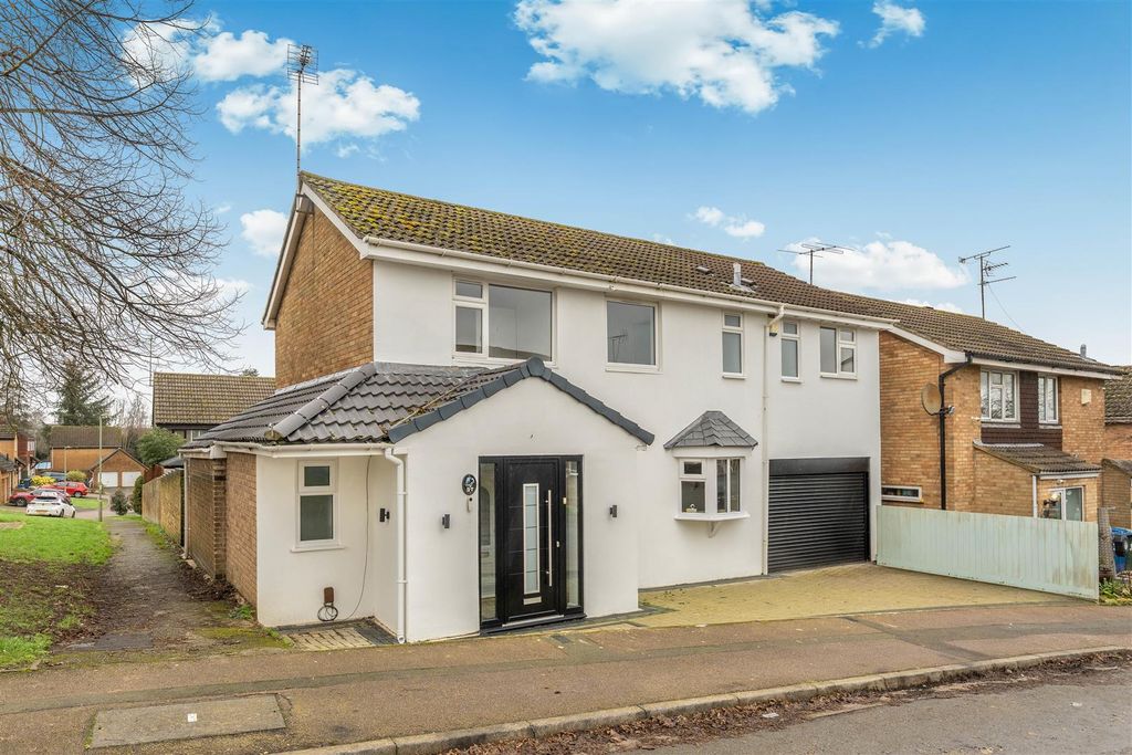 Property photo 1 of 18 37 Kingfisher Drive, Banbury-1.Jpg