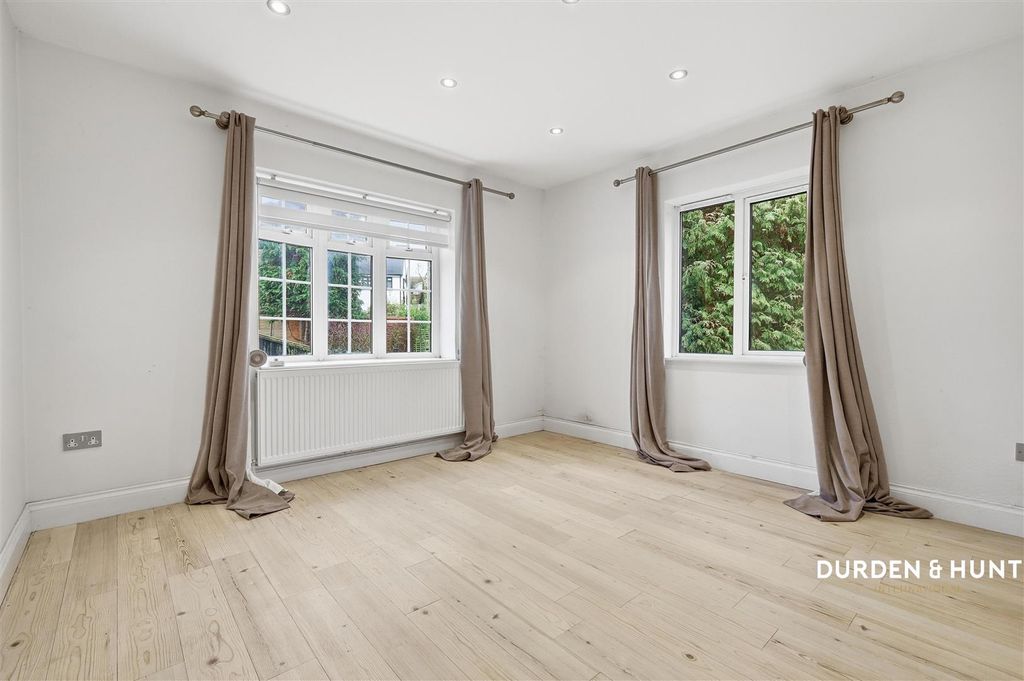 Property photo 2 of 18 Graylands