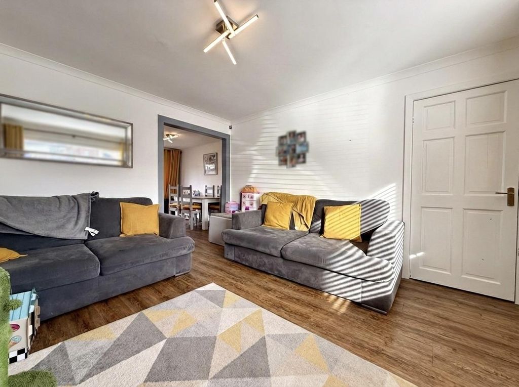 Property photo 3 of 16 3