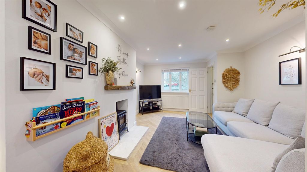 Property photo 3 of 26 Double Aspect With Great Light