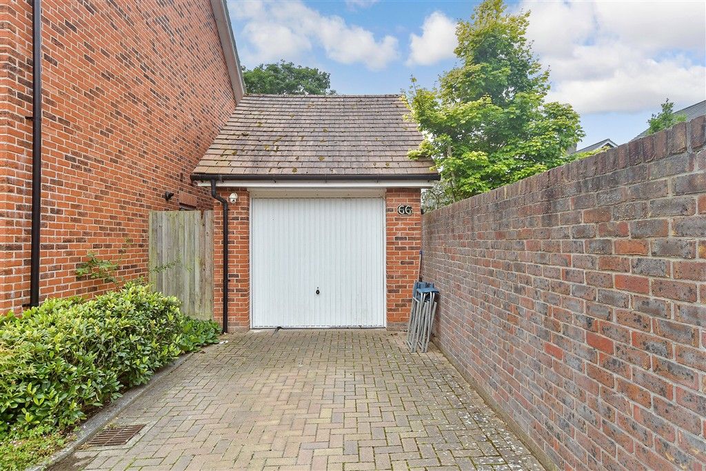 Property photo 1 of 16 Garage