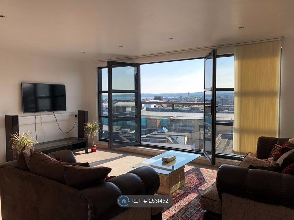 Property photo 1 of 10 Living Room