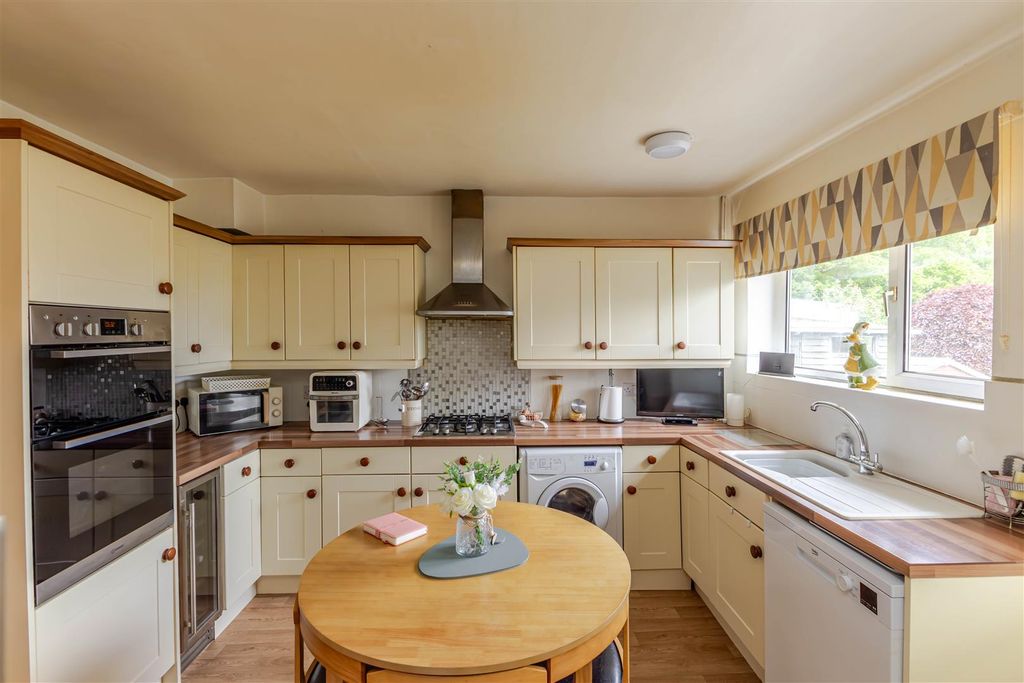Property photo 3 of 21 Kitchen Diner