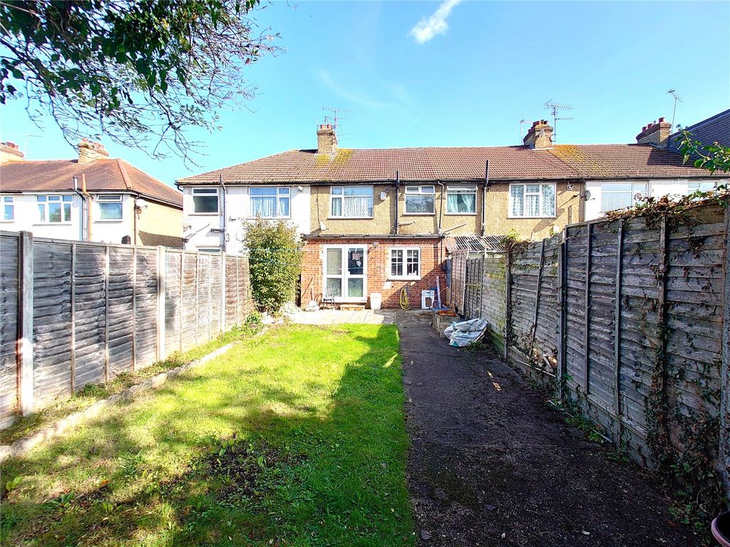 Property photo 2 of 12 Garden &amp; Rear Aspect