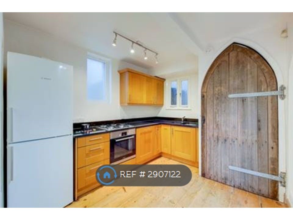 Property photo 3 of 9 Kitchen
