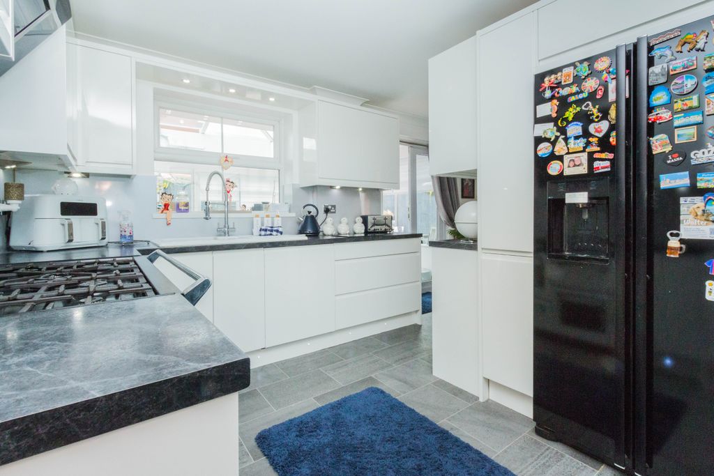 Property photo 2 of 22 Kitchen