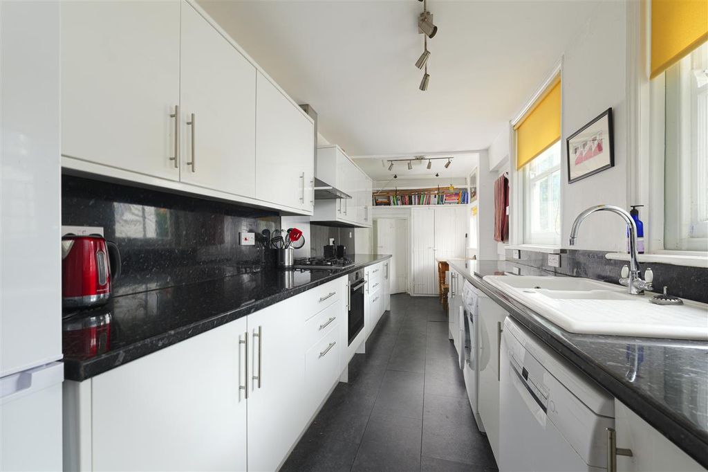 Property photo 3 of 18