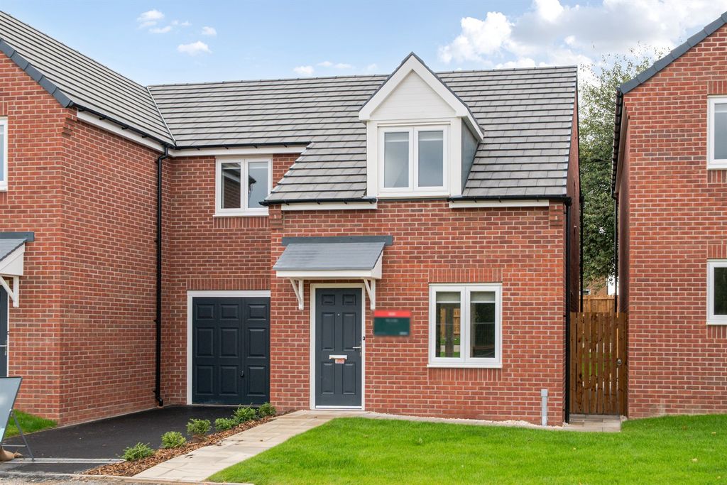 Property photo 1 of 17 External